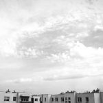Konkurs fotograficzny Powidoki #ZostańwDomu, chmury nad blokami
