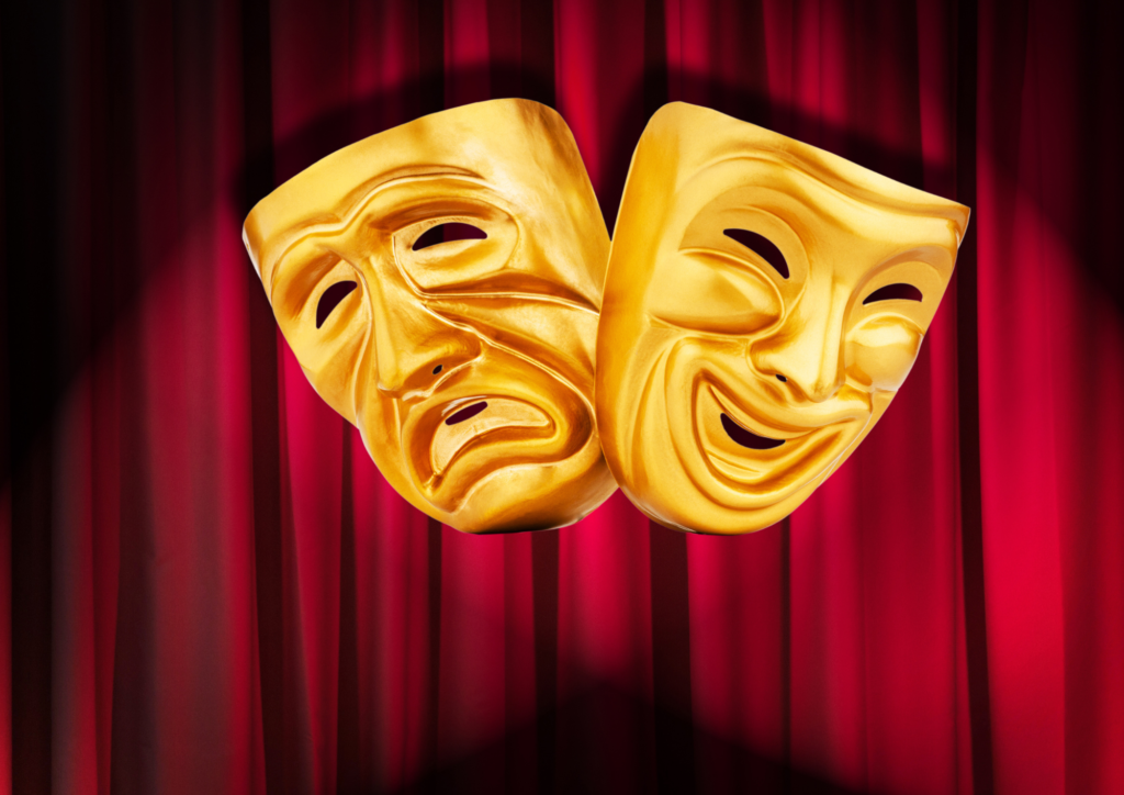 maski teatralnej na tle czerwonej kurtyny